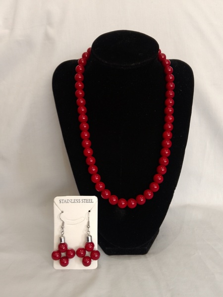Beeaded Necklace with hook earrings