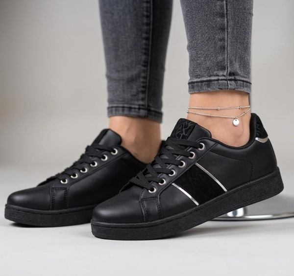 Women's Tekkies