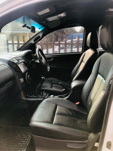 2022 Isuzu D-Max 3.0TD Double Cab LS 4x4 (Manual)