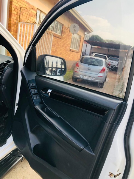 2022 Isuzu D-Max 3.0TD Double Cab LS 4x4 (Manual)