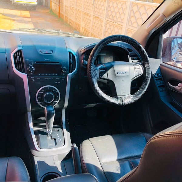 2015 Isuzu KB 300 D-Teq Serengeti Auto Double-Cab
