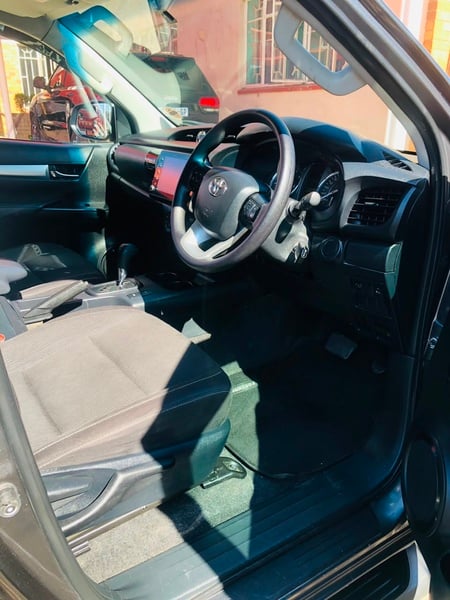 2024 Toyota Hilux 2.4 GD-6 4x2 Auto | 48000 km |  WhatsApp: +27 76 064 1377
