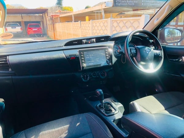 2024 Toyota Hilux 2.4 GD-6 4x2 Auto | 48000 km |  WhatsApp: +27 76 064 1377