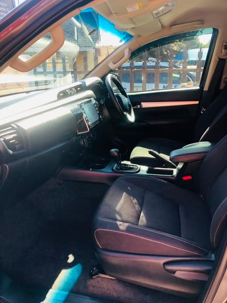 2024 Toyota Hilux 2.4 GD-6 4x2 Auto | 48000 km |  WhatsApp: +27 76 064 1377