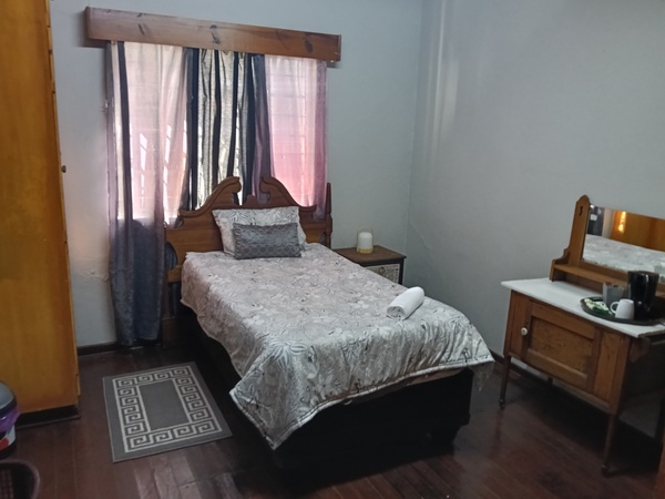 BUDGET ROOM