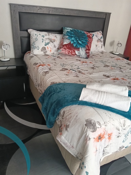 Sun Room/Double Queen bed