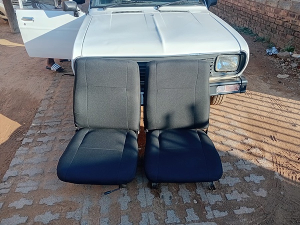 Nissan 1400 seats