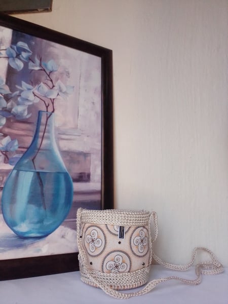 Cream Queen Tradition Bag
