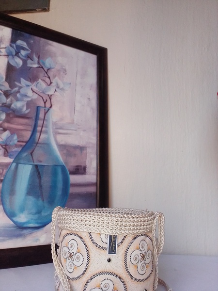 Cream Queen Tradition Bag