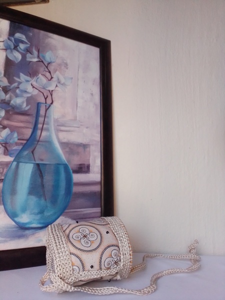 Cream Queen Tradition Bag