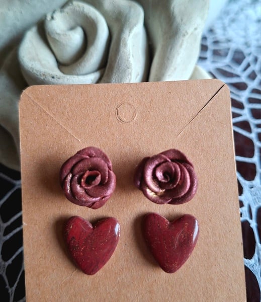 Scarlet gold polymer clay heart & rose combo stud pack