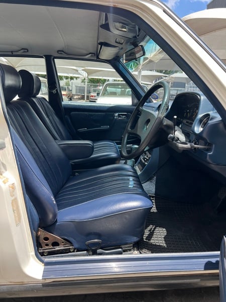 Mercedes Benz W123 230E