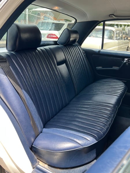 Mercedes Benz W123 230E
