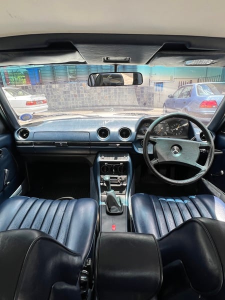 Mercedes Benz W123 230E