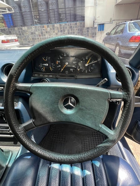 Mercedes Benz W123 230E