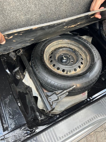 Mercedes Benz W123 230E