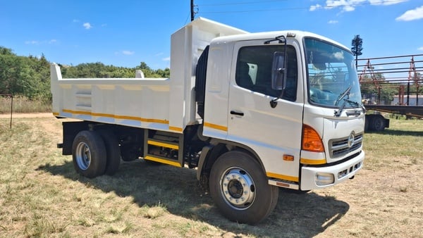 HINO 500 Tipper