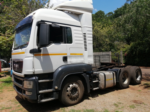 2012 MAN TGS 26-480  R330000 NEED SOME ATTENTION RED ENGINE LIGHT ON DASH picture