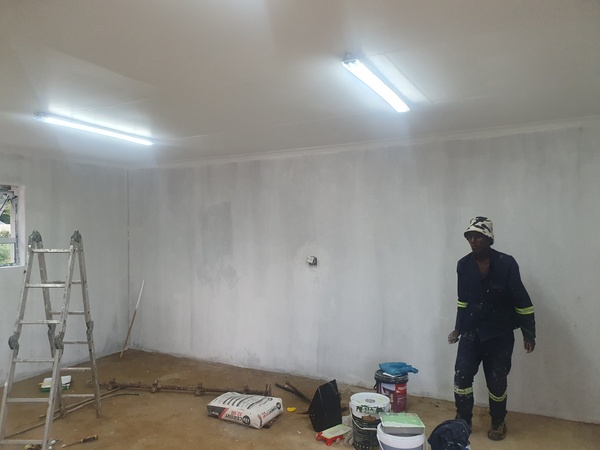 Painting undercoat on new plaster