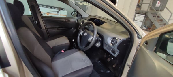2013 TOYOTA ETIOS
