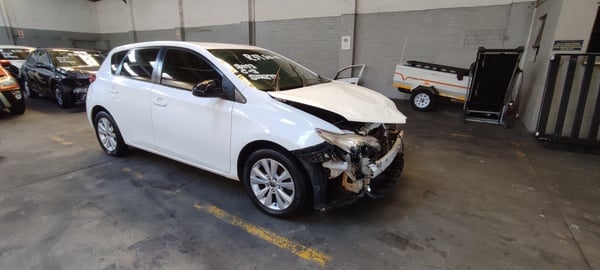 2013 TOYOTA AURIS