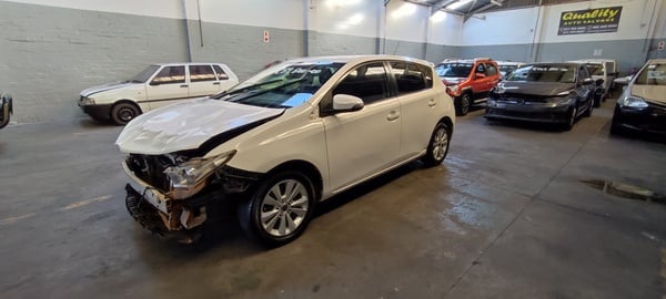 2013 TOYOTA AURIS