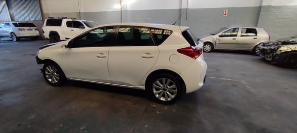 2013 TOYOTA AURIS