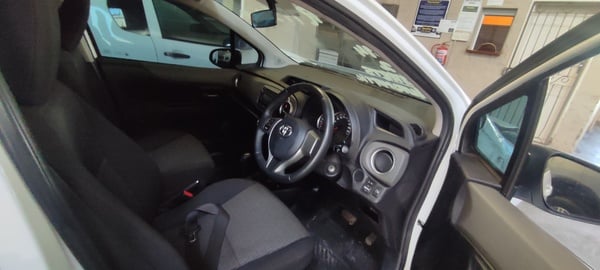 2014 TOYOTA YARIS 1.3
