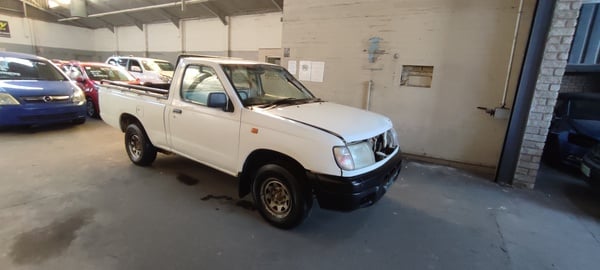 2005 NISSAN HARDBODY