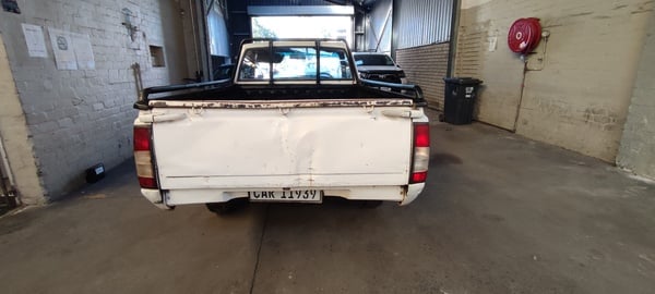 2005 NISSAN HARDBODY