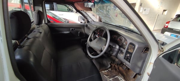 2005 NISSAN HARDBODY