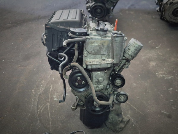2013 Volkswagen Polo 6 1.6 (CLS) - Engine
