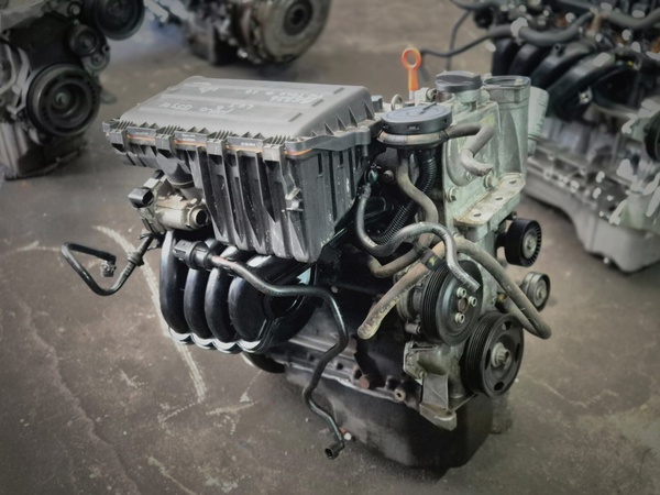 2013 Volkswagen Polo 6 1.6 (CLS) - Engine