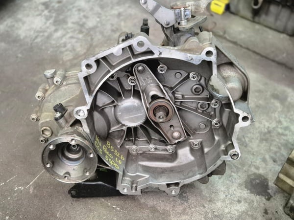2013 Volkswagen Polo 6 1.6 (CLS) 5SPD Manual - Gearbox