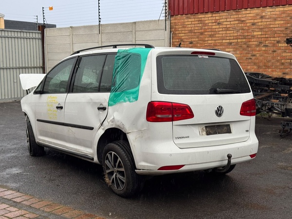 2015 Volkswagen Touran 2.0 TDI (CLC) Automatic - Stripping for spares
