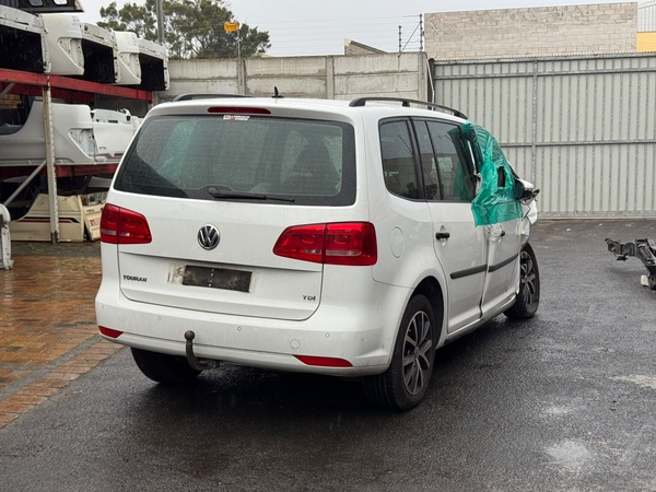 2015 Volkswagen Touran 2.0 TDI (CLC) Automatic - Stripping for spares