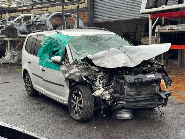 2015 Volkswagen Touran 2.0 TDI (CLC) Automatic - Stripping for spares