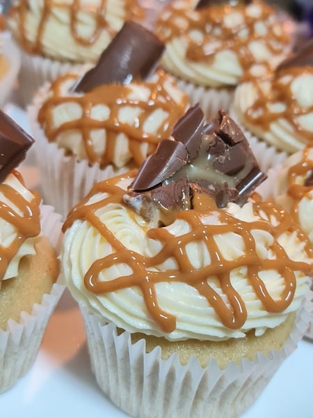 12 x Caramel Vanilla Cupcakes