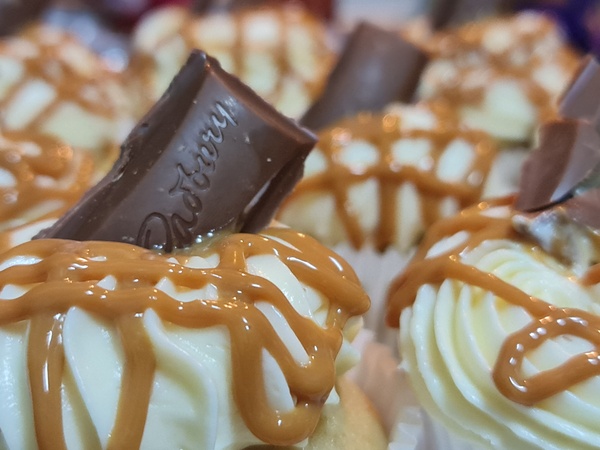 12 x Caramel Vanilla Cupcakes