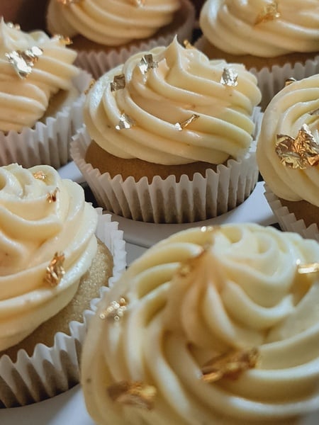12 x Gourmet Gold Leaf Cupcakes