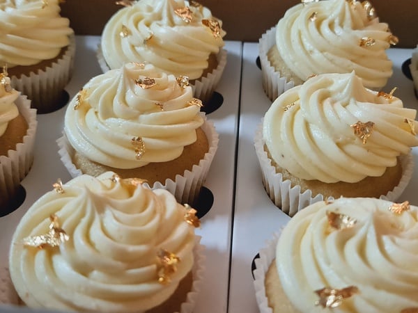 12 x Gourmet Gold Leaf Cupcakes