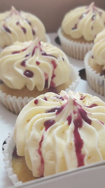 12 x Lemon Blueberry Cupcakes
