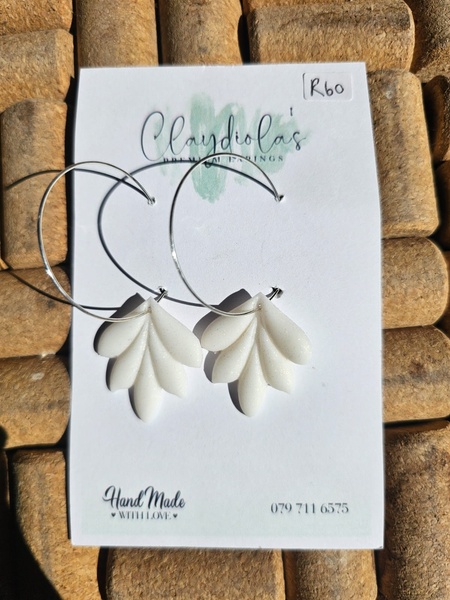 White leave on hoop