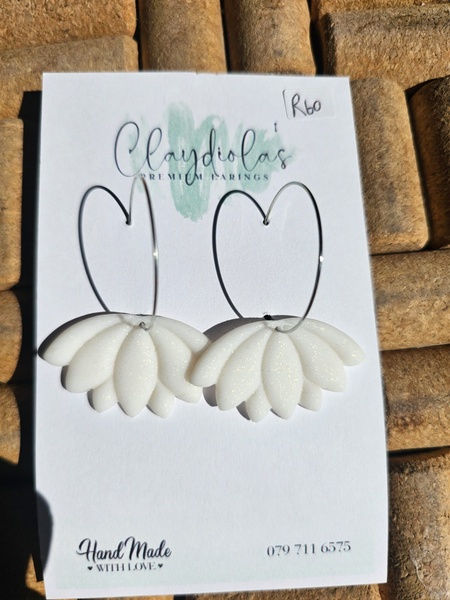 White leave on hoop