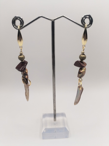 Multi bead dangle with 'tooth'