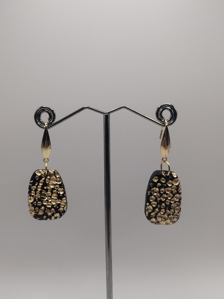 Hammered look with gold
