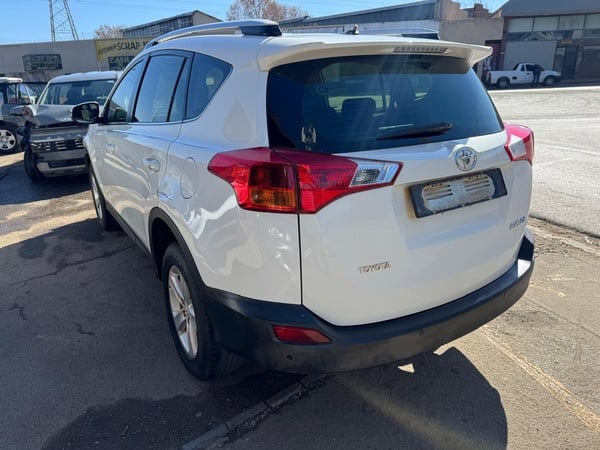 2013 TOYOTA RAV4 2.0