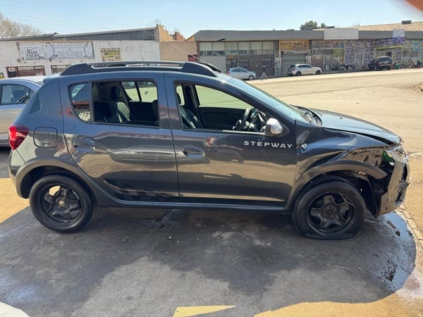 2019 RENAULT SANDERO 900T STEPWAY