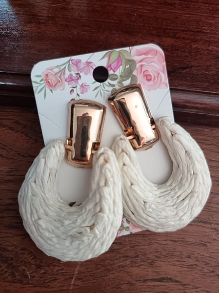 Earrings - Gold and cream 6cm