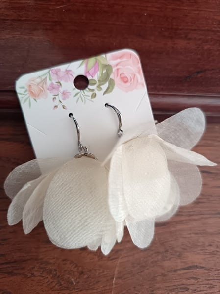 Earrings - Material small cream 5.5cm